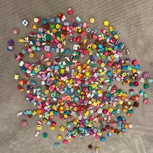 HUGE LOT OF SHOPKINS
